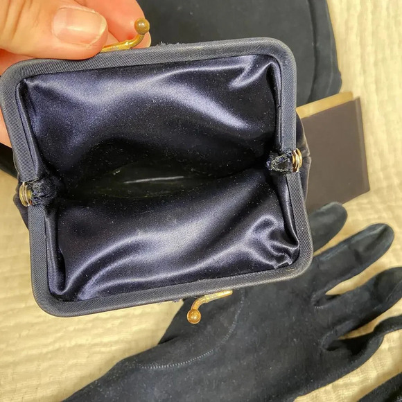 Vintage KORET‎ Calf Suede Clamshell Purse  w Accessories - Picture 4 of 15